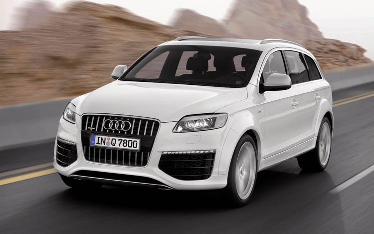 The Audi Q7 V12 TTDI has torque levels that are seldom found outside tractors... but it looks much better than a tractor!