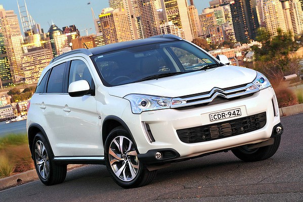 At the rear, the Citroen C4 Aircross signs off nicely with L-shaped taillights which are slanting downwards, instead of the more common upward trajectory.