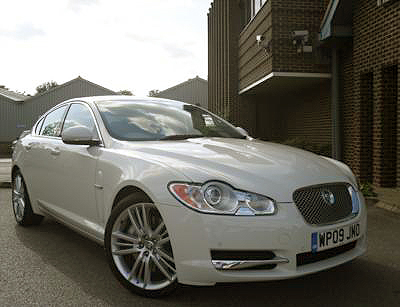 Once again, with the Jaguar XF 3.0d, the British manufacturer has created a visually stunning masterpiece.