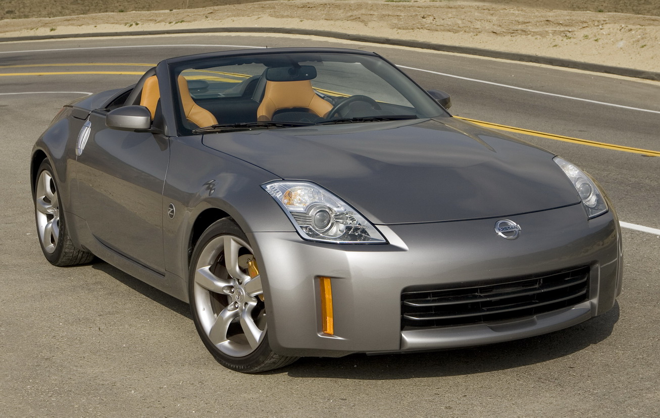 A convertible that looks as good as this Nissan 350Z Roadster just begs to be driven.