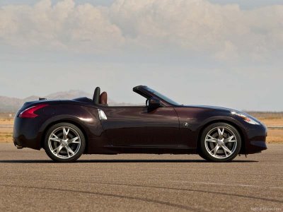 The Nissan 370Z Roadster is designed to stick firmly on the road and look good doing it.
