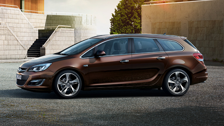 Fresh new styling comes to our roads in the form of the new Opel Astra Sports Tourer wagon.