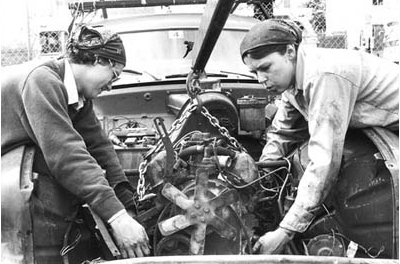 car-repair-women-3