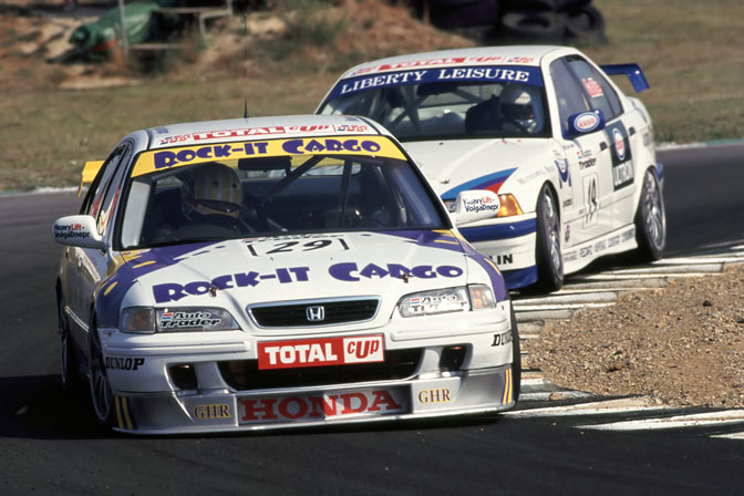 In the late 90s, Gravett competed in the Independents Championship in his Honda Accord