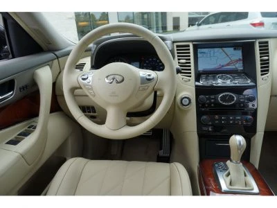 Infiniti Q70 Interior