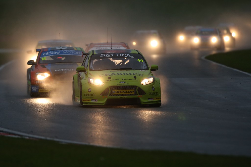 Race 3 became the first unofficial night race in over 10 years! Image Credit: BTCC.net