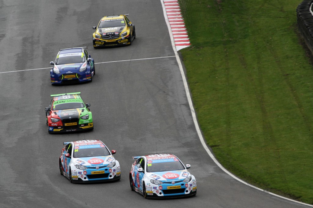 And so it came down to it. Turkington vs Plato. BMW vs MG. Image Credit: BTCC.net