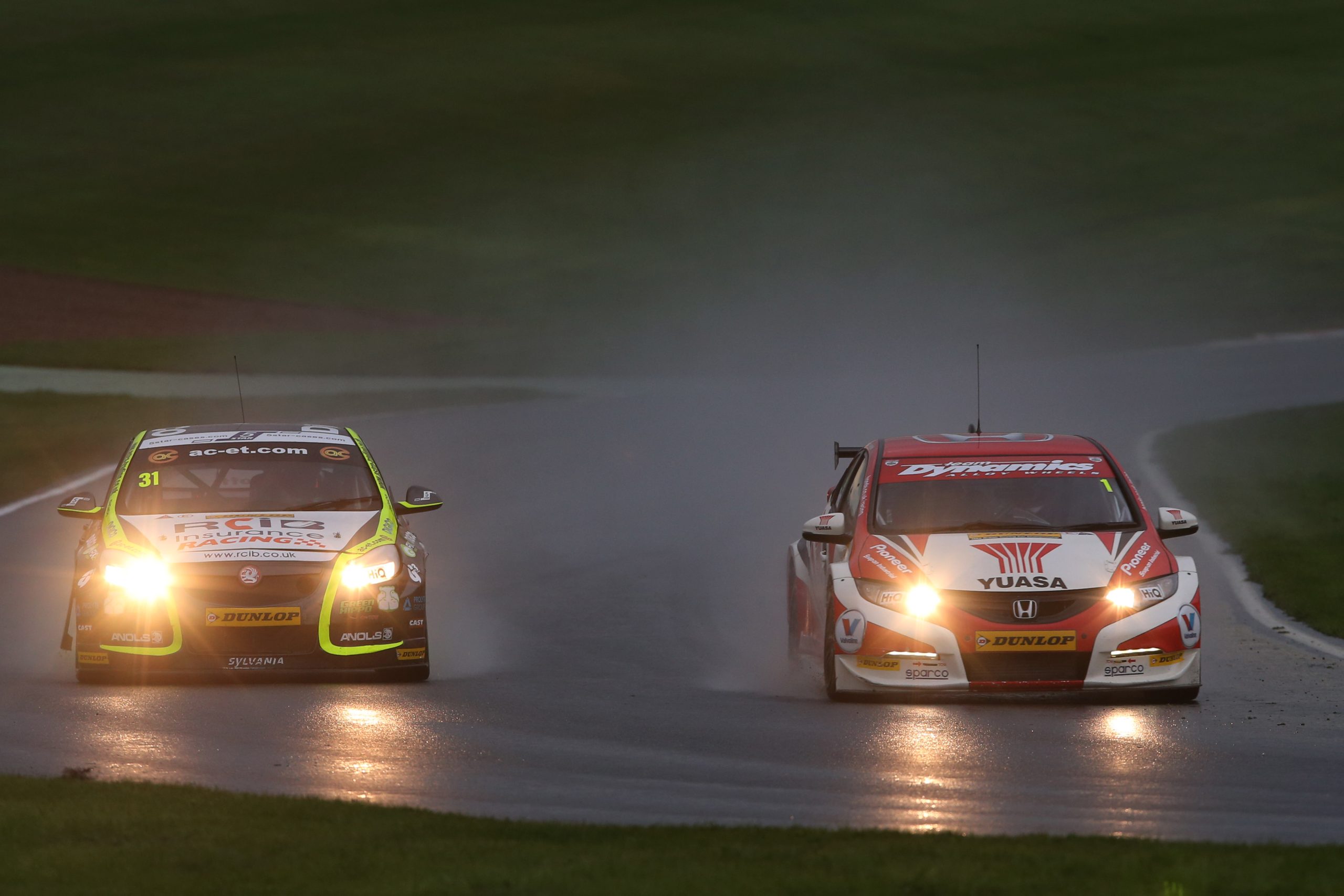 Goff fought hard against Shedden to nearly get the first win for an Insignia at Brands Hatch. Image Credit: BTCC.net