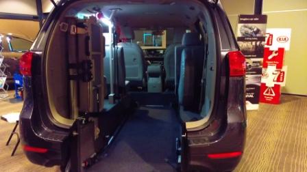 Automobility Kia Carnival flat floor