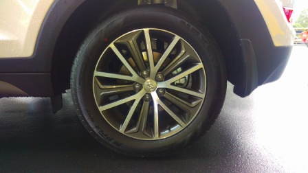 Tucson Active and ActiveX wheel