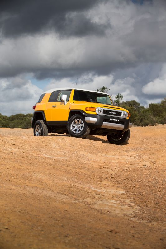 TOY_FJ_Cruiser_160418b4750lr