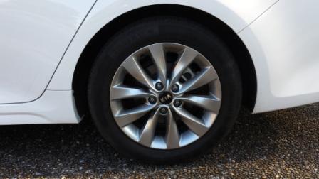 2017-my-kia-optima-si-wheel
