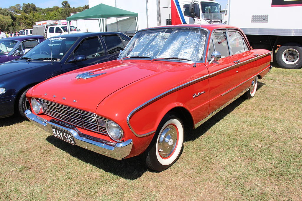 1961_Ford_XK_Falcon_Deluxe_Sedan_(16399772508)