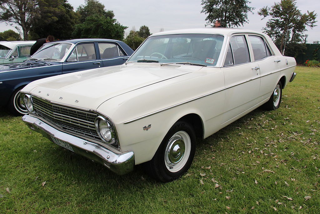 1966_Ford_Falcon_(XR)_sedan_(18634088514)