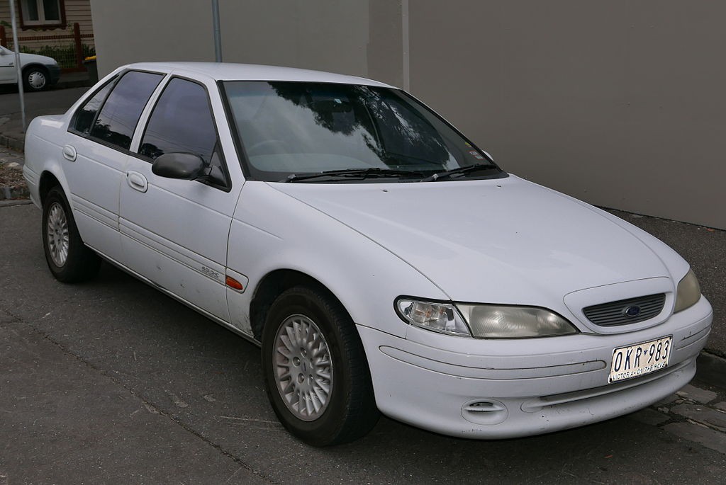 1995_Ford_Fairmont_(EF)_sedan_(2015-06-18)_01