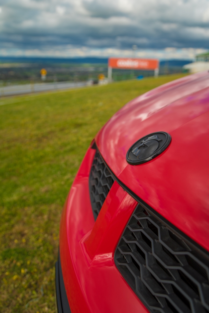 2017-hsv-clubsport-r8-track-edition-bonnet-badge