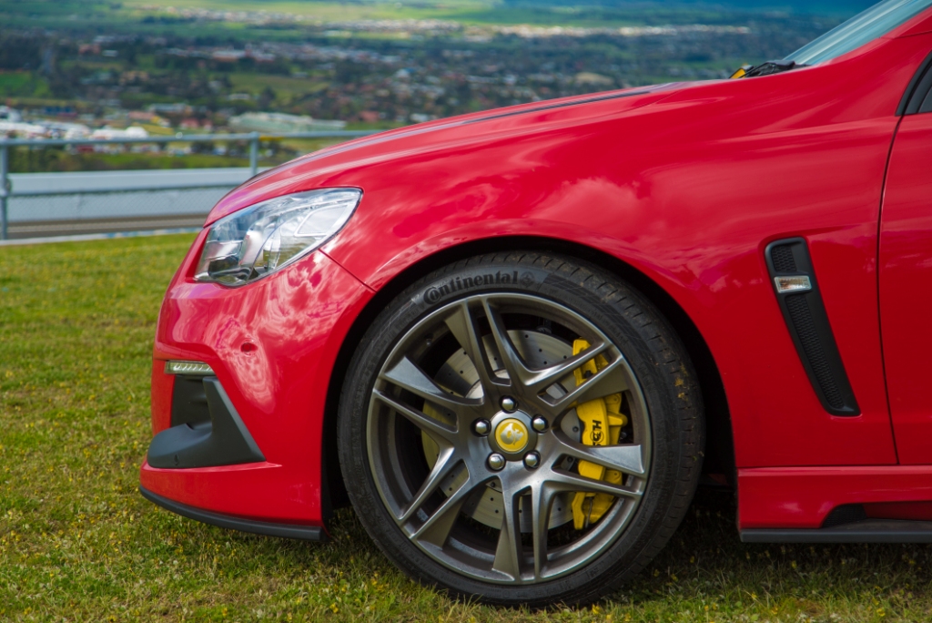 2017-hsv-clubsport-r8-track-edition-front-left-wheel