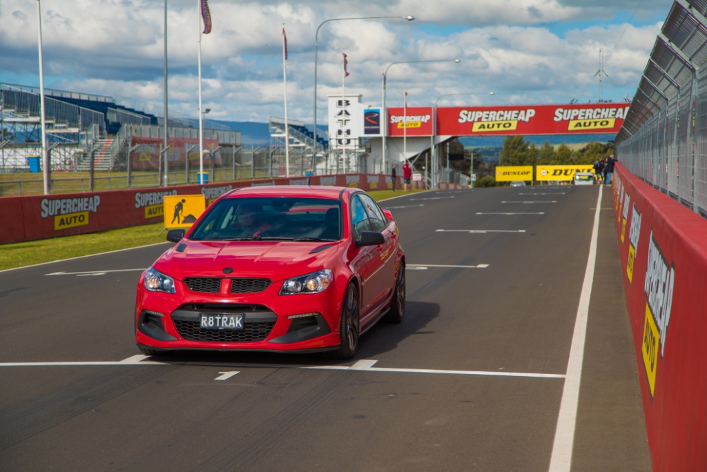 2017-hsv-clubsport-r8-track-edition-pole-position