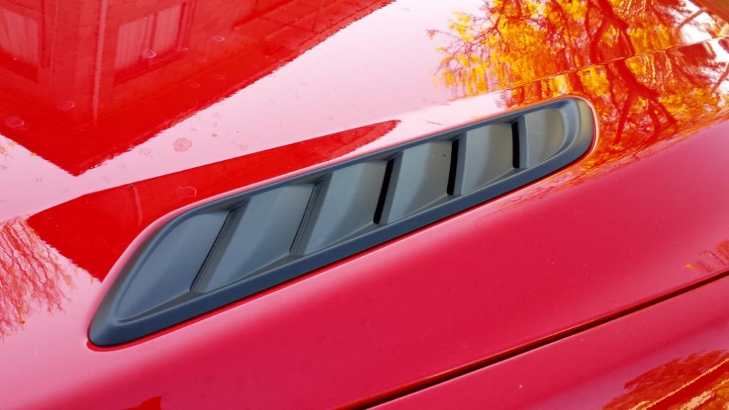 2017-hsv-r8-clubsport-track-edition-bonnet-vents