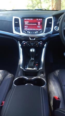 2016-vf2-holden-commodore-ss-v-redline-console