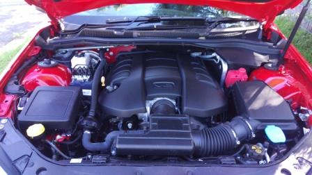2016-vf2-holden-commodore-ss-v-redline-engine