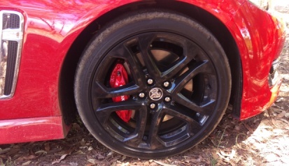 2016-vf2-holden-commodore-ss-v-redline-front-wheel