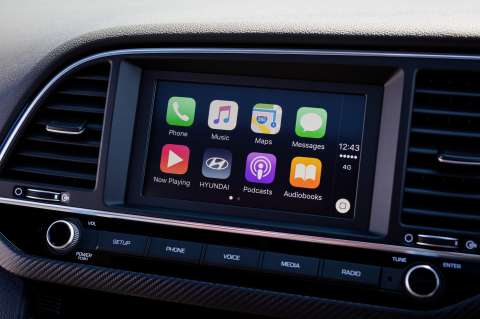2017-hyundai-elantra-sr-turbo-app-screen