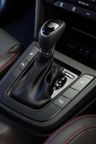 2017-hyundai-elantra-sr-turbo-auto